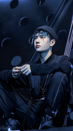 王一博壁纸集锦 光影定格，心动瞬间